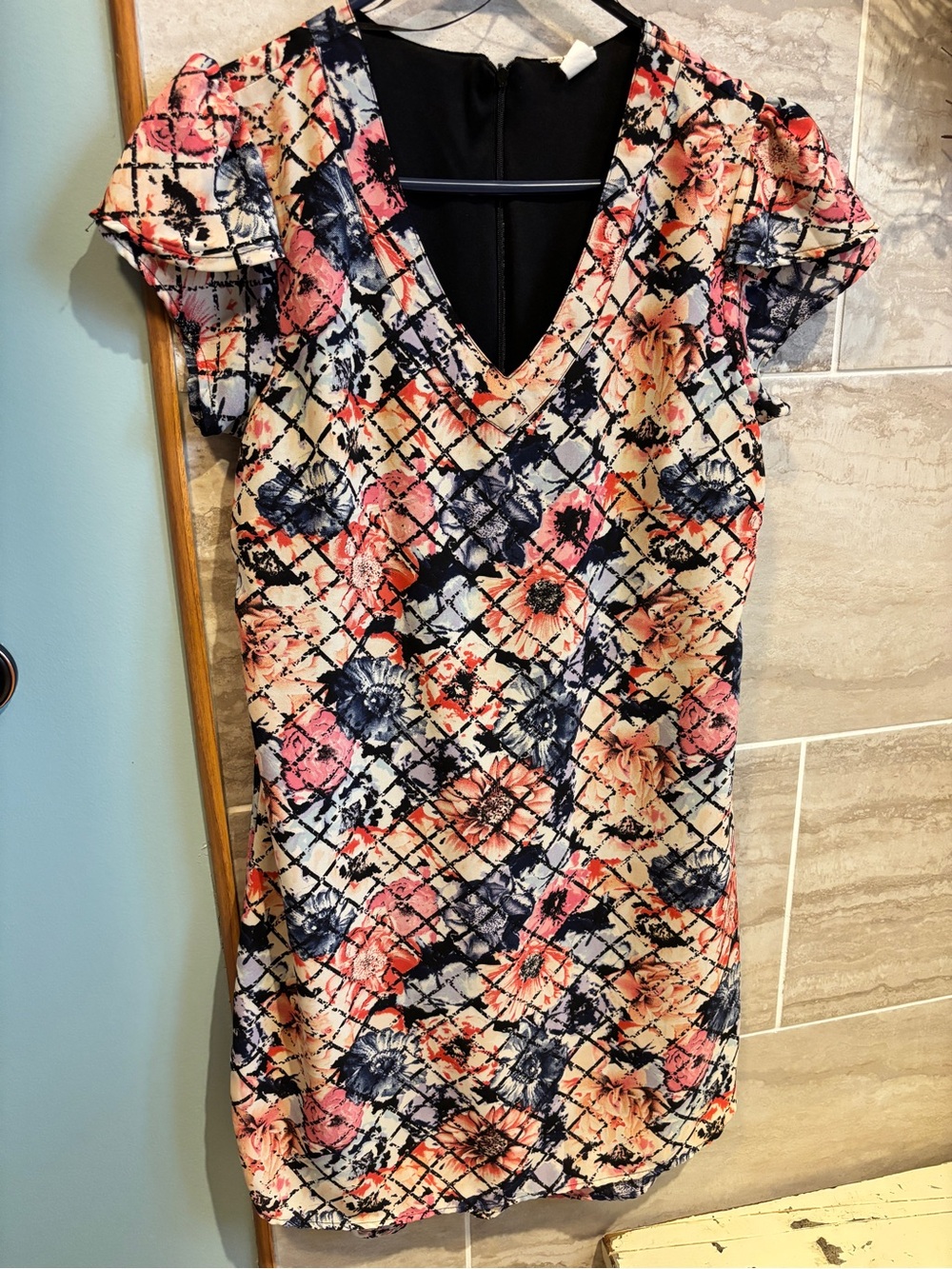 Floral Print V-Neck Short Sleeve Dress in Pink and Navy